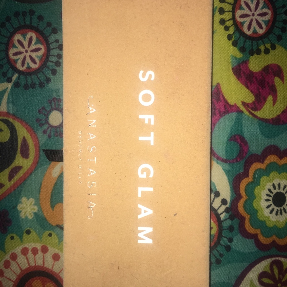 Anastasia Beverly Hills soft glam